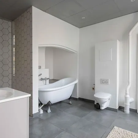Charming In Latin Quarter Of *